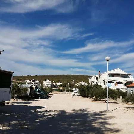Kamp Camping Sukosan Beach *