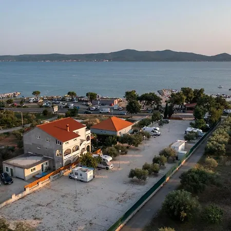 Camping Sukosan Beach *