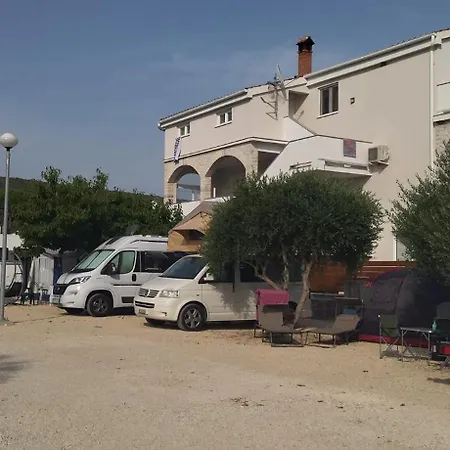 אתר קמפינג Camping Sukosan Beach