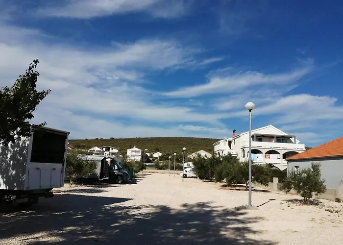 אתר קמפינג Camping Sukosan Beach *