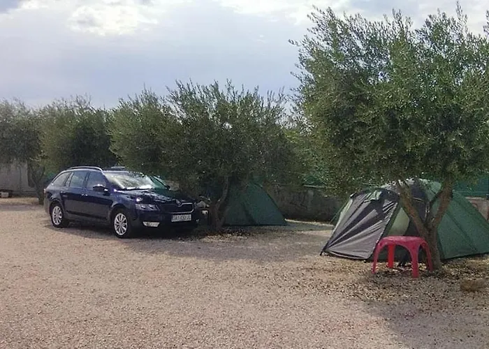 אתר קמפינג Camping Sukosan Beach *