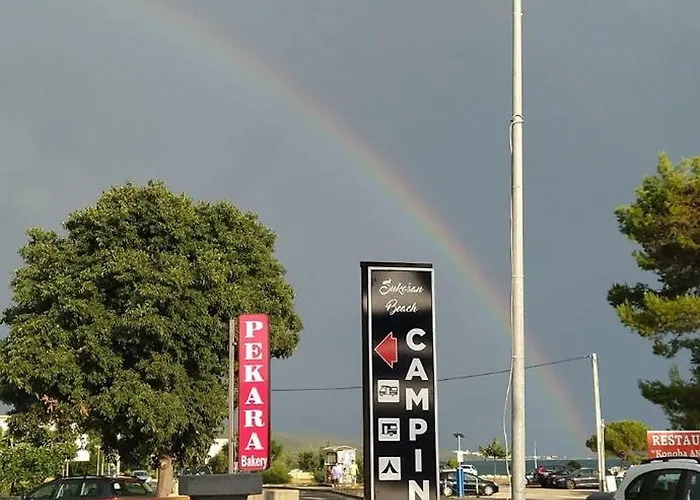 אתר קמפינג Camping Sukosan Beach *
